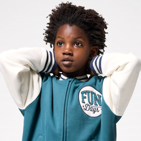 Okaidi Φούτερ teddy σε κολλεγιακό στιλ πράσινο για αγόρια