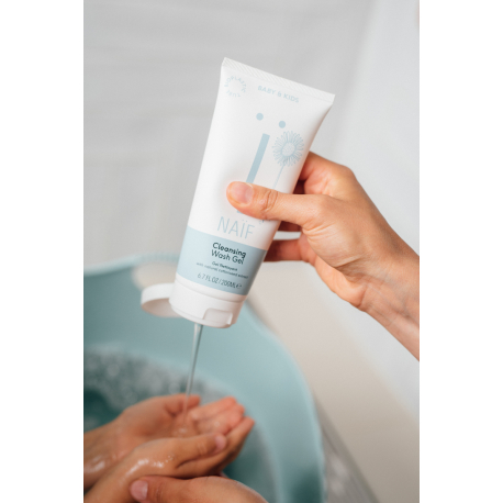 Gel μπάνιου Naif για βρέφη και παιδιά 200ml